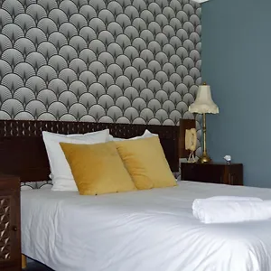 Saint Charles & Coliving Отель